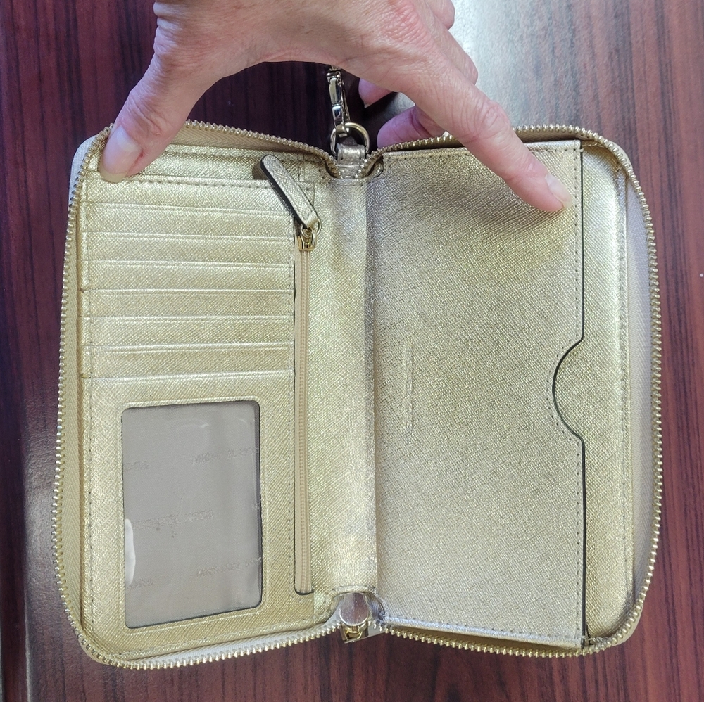 Michael Kors - Picture 3 of 4